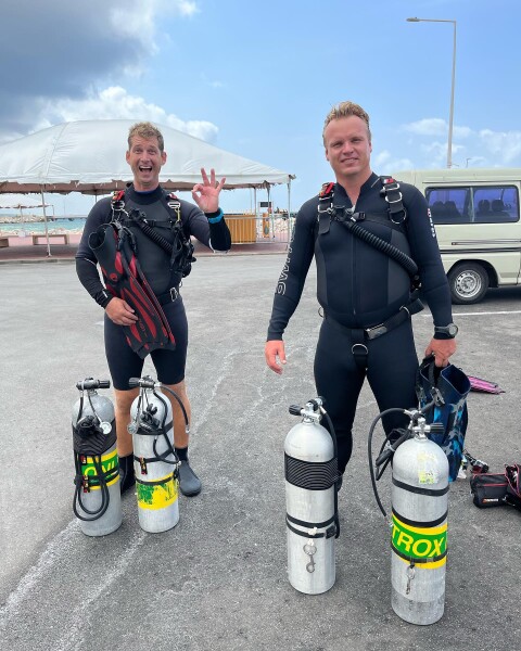 Joost en Kasper met sidemount bij de Superior voor een lange driftduik